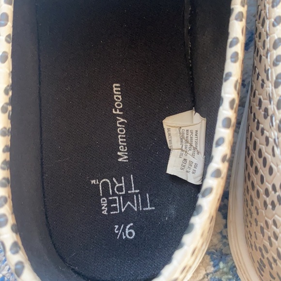 Cheetah Slip on Sneaker shoes - Picture 2 of 5